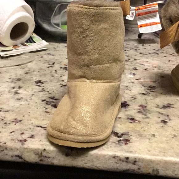 Toddler size 4 boots - Picture 5 of 7